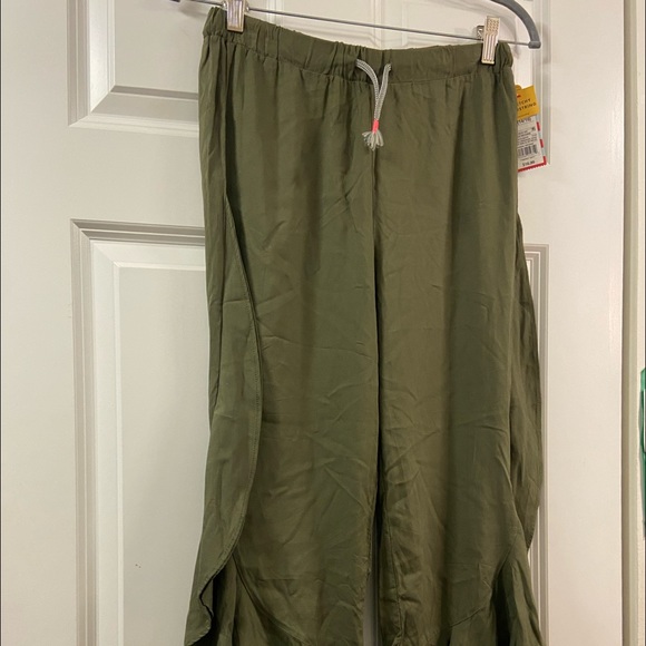 Cat & Jack Olive Green Girls Bottoms - Picture 1 of 9